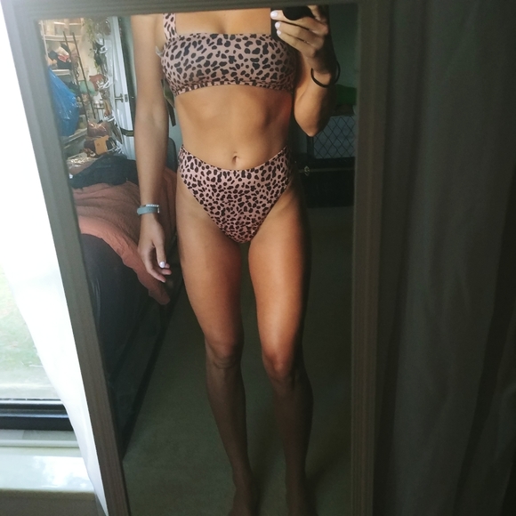 Nasty Gal high waisted cheetah bottoms - Picture 3 of 7